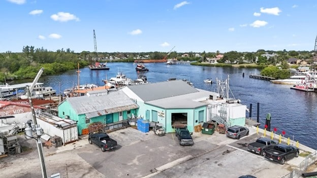 Plus de détails pour 1003 Roosevelt Blvd, Tarpon Springs, FL - Industriel à vendre