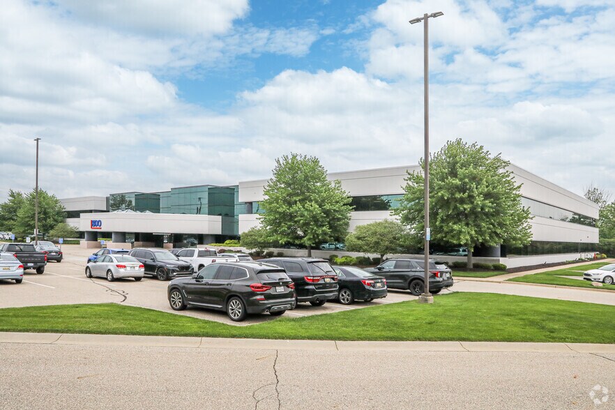 5300 Patterson Ave SE, Grand Rapids, MI à louer - Photo du bâtiment - Image 2 de 11