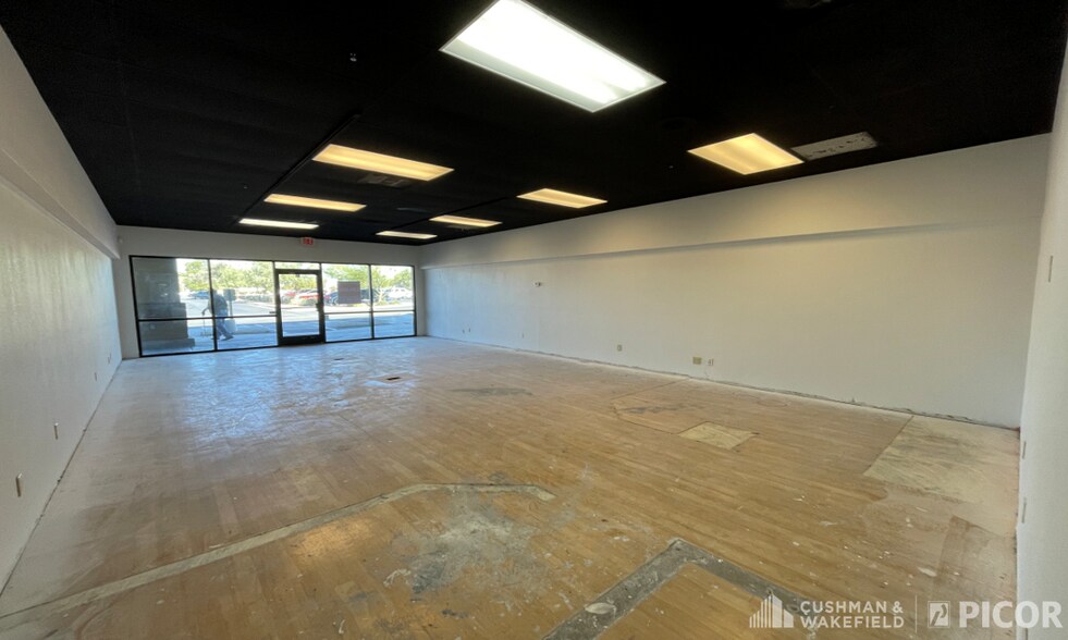 1685 W Valencia Rd, Tucson, AZ for lease - Interior Photo - Image 2 of 4