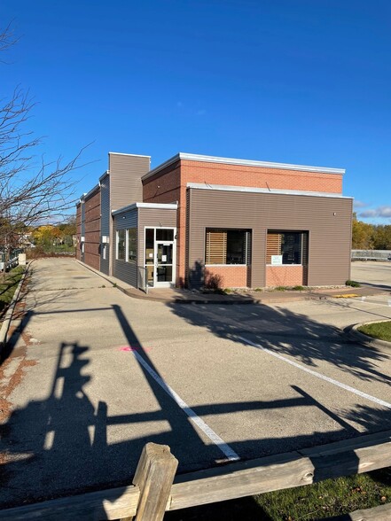 606 E Main St, Sun Prairie, WI for sale - Building Photo - Image 1 of 5
