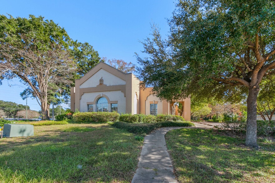 1997 Capital Cir NE, Tallahassee, FL à louer - Photo du bâtiment - Image 2 de 39