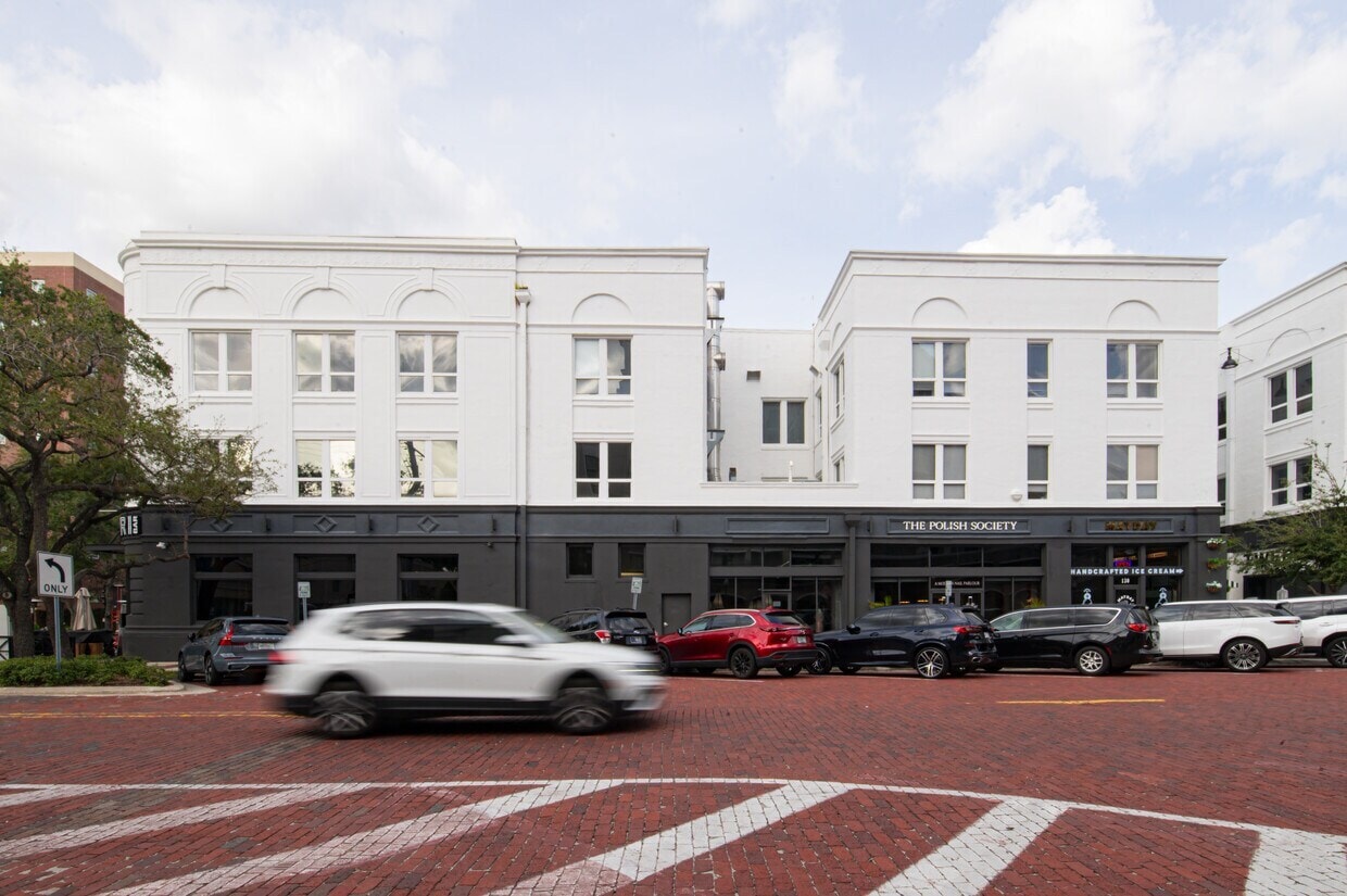 442 W Kennedy Blvd, Tampa, FL for lease Primary Photo- Image 1 of 121