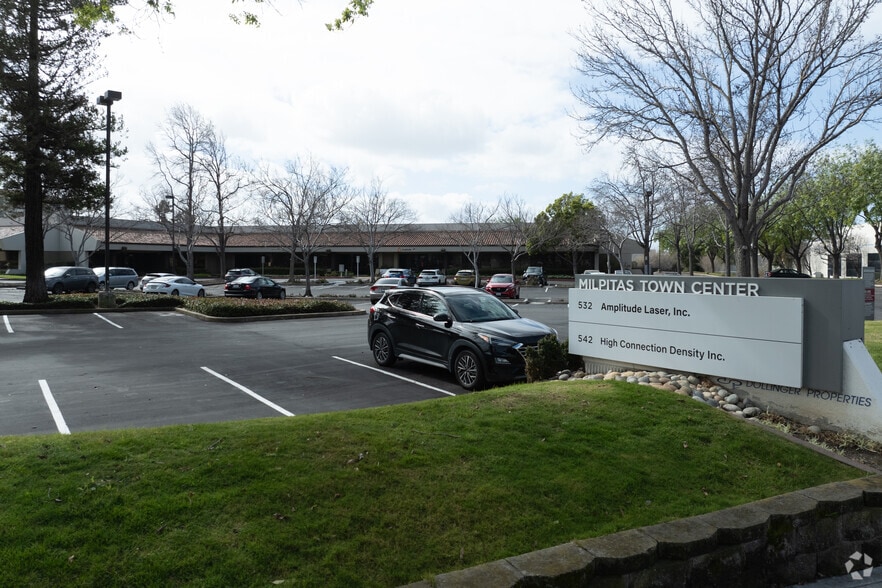 532-552 Gibraltar Dr, Milpitas, CA for lease - Building Photo - Image 2 of 11