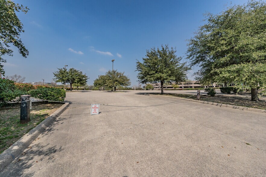 1001 MacArthur Park, Irving, TX à vendre - Photo du bâtiment - Image 1 de 43