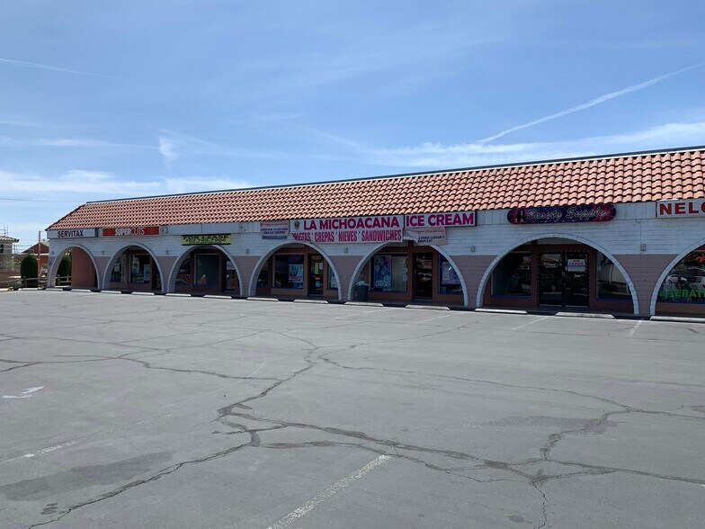 4545 E Tropicana Ave, Las Vegas, NV à louer - Photo du bâtiment - Image 2 de 7