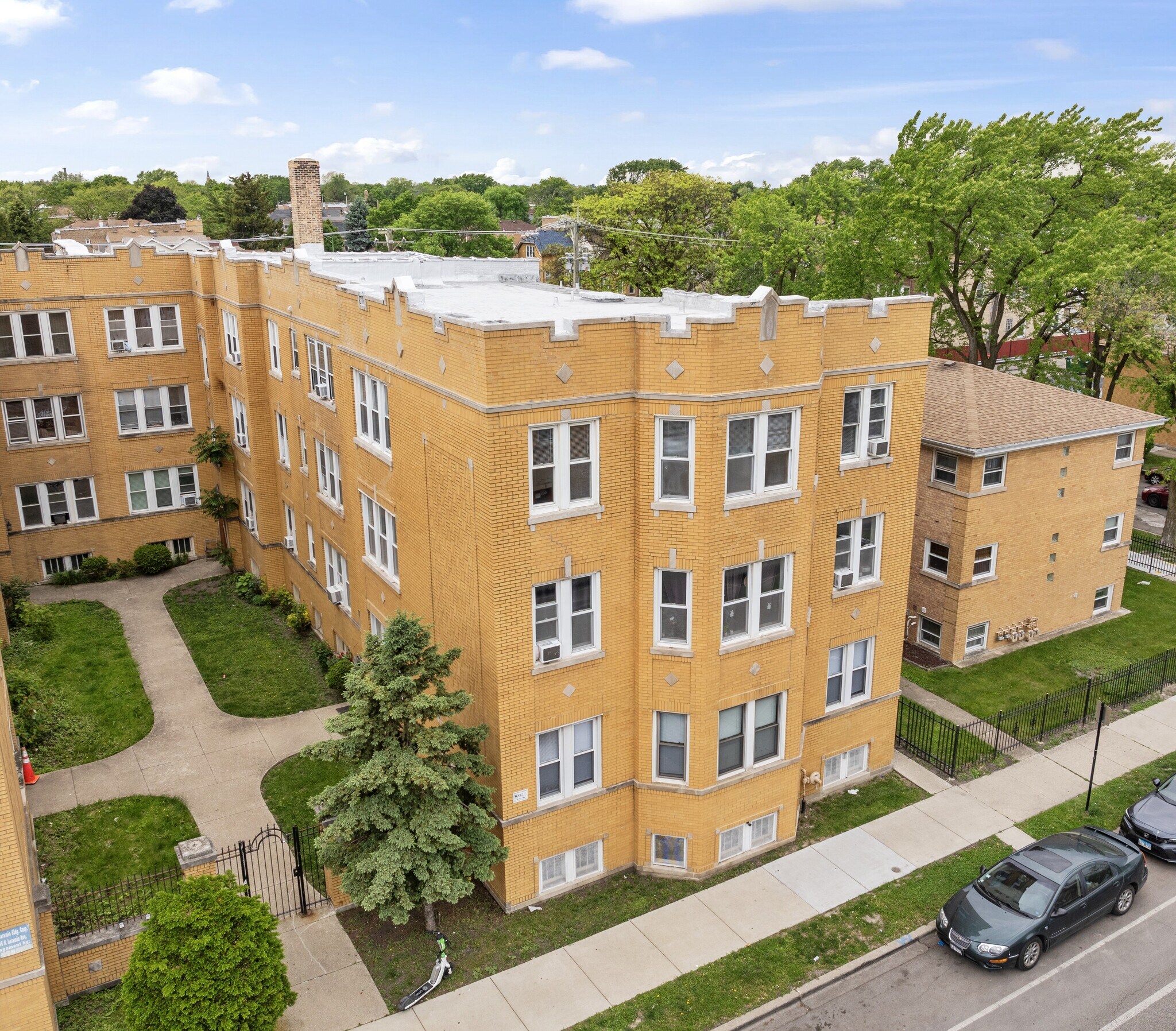 2950 N Laramie Ave, Chicago, IL à vendre Photo du bâtiment- Image 1 de 1