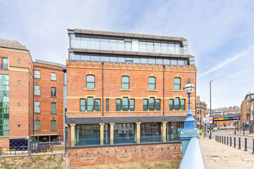1 Bridge End, Leeds à louer - Photo du bâtiment - Image 2 de 3