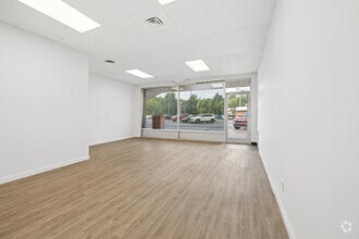5333 Boul Laurier, Terrebonne, QC for lease Interior Photo- Image 2 of 3