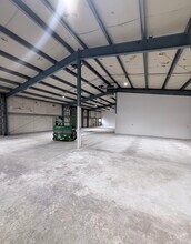 2802-2812 19th St SE, Salem, OR for lease Interior Photo- Image 2 of 3