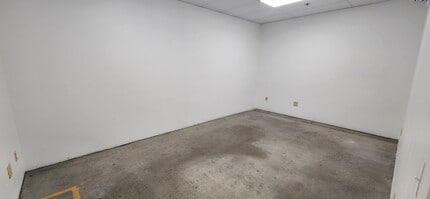 5645 E Clinton Ave, Fresno, CA for lease Interior Photo- Image 2 of 6