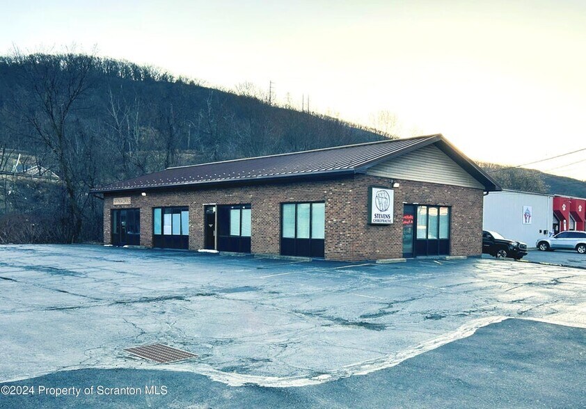 322 Northern Blvd, South Abington, PA à vendre - Photo du bâtiment - Image 2 de 9