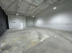 2705 E Hanna Ave, Tampa, FL à louer Photo intérieure- Image 1 de 3