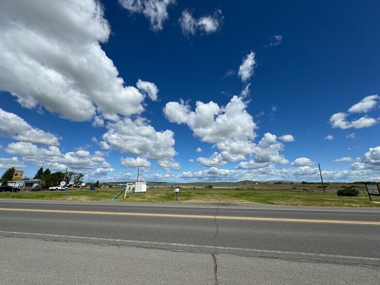 810 Broadway Avenue, Reardan, WA à vendre - Photo du bâtiment - Image 3 de 8