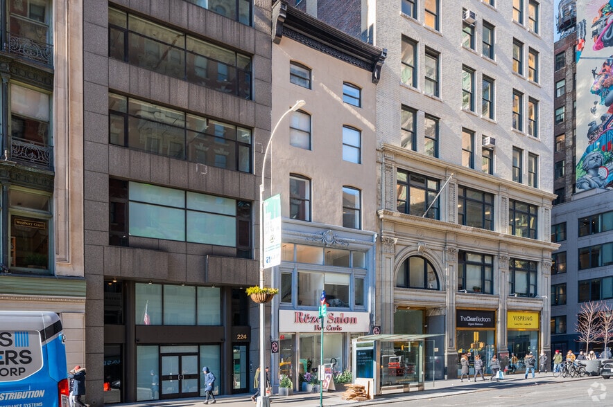 226 Fifth Ave, New York, NY for sale - Building Photo - Image 2 of 3