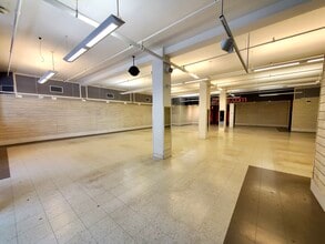 1563 Av Du Mont-Royal E, Montréal, QC à louer Photo intérieure- Image 2 de 4