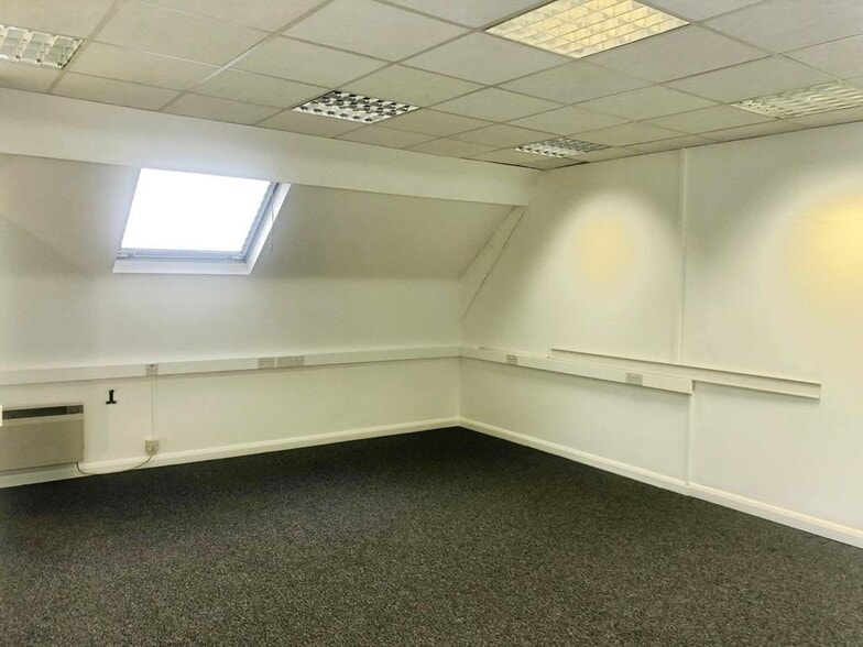 Tremadoc Rd, London for lease - Building Photo - Image 3 of 8