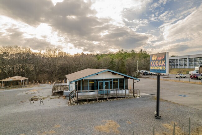 Plus de détails pour 2851 Winfield Dunn Pky, Kodak, TN - Terrain à louer
