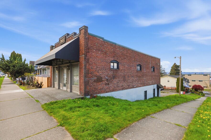 2602 Grand Ave, Everett, WA à vendre - Photo du bâtiment - Image 1 de 36