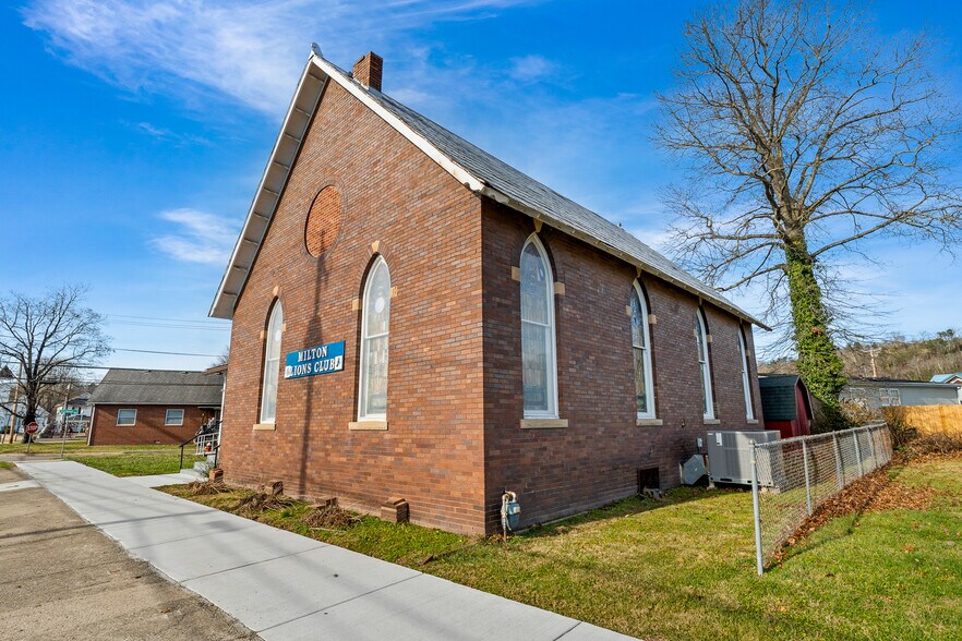729 Mason St, Milton, WV à vendre - Photo du bâtiment - Image 2 de 29