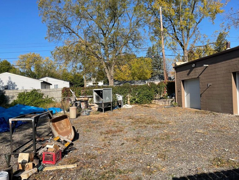 238 W Montcalm St, Pontiac, MI à vendre - Photo du bâtiment - Image 2 de 5