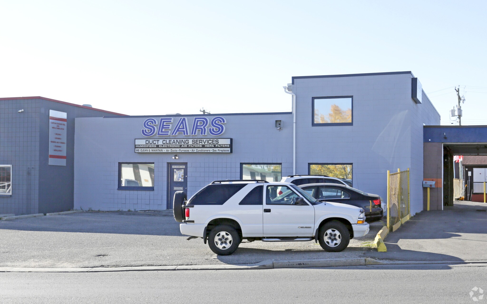 215 41st Ave NE, Calgary, AB for sale Primary Photo- Image 1 of 1