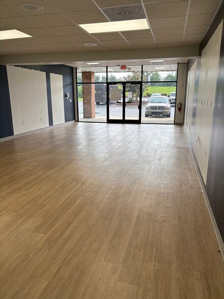 1558-1560 Freeway Dr, Reidsville, NC for lease - Building Photo - Image 2 of 4