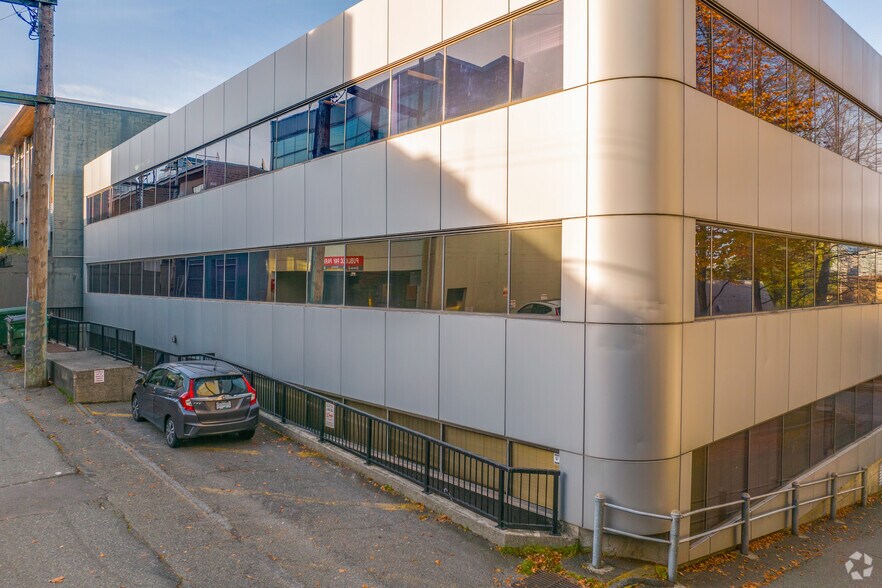 828 W 8th Ave, Vancouver, BC à louer - Photo du bâtiment - Image 3 de 6