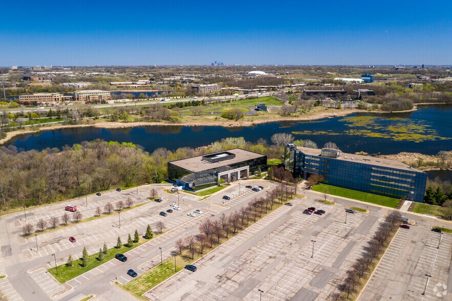 11010 Prairie Lakes Dr, Eden Prairie, MN à louer - Photo du bâtiment - Image 2 de 11