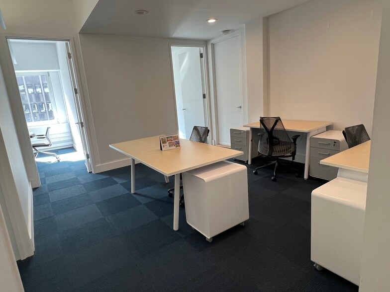 321 Broadway, New York, NY for lease - Building Photo - Image 3 of 13