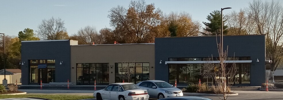 705 Cambridge Plz, O'Fallon, IL à louer - Photo du bâtiment - Image 3 de 4