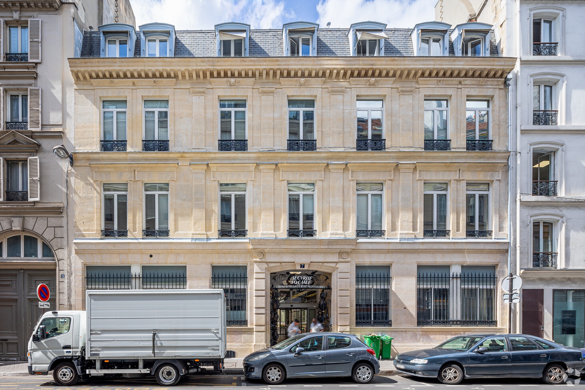 Rue Du Chateau D'Eau, Paris for sale Primary Photo- Image 1 of 6