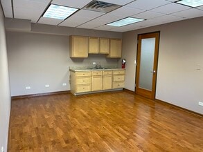 625 N North Ct, Palatine, IL for lease Building Photo- Image 1 of 2