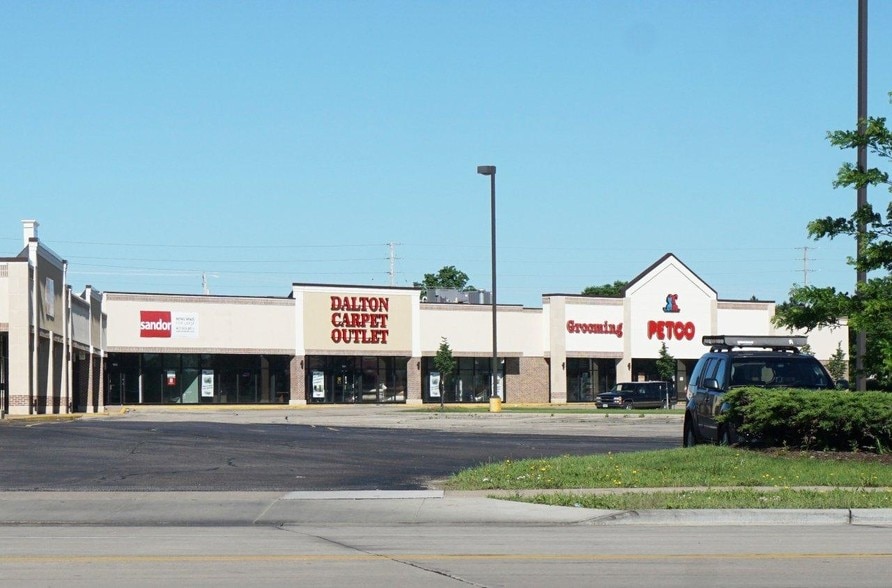1900-1964 S Koeller St, Oshkosh, WI for lease - Building Photo - Image 2 of 49