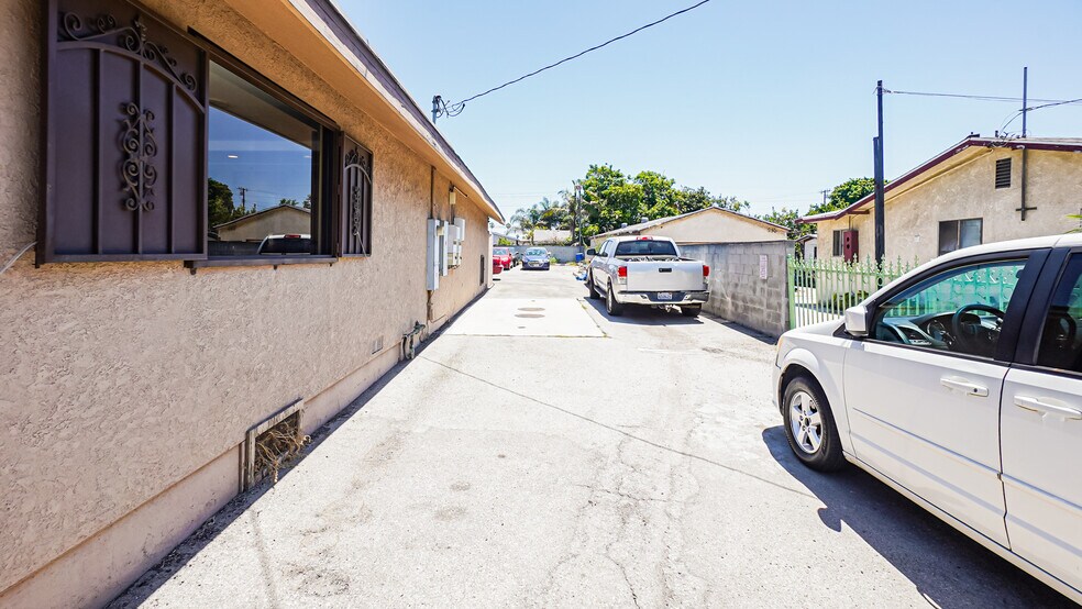10300 S Inglewood Ave, Inglewood, CA à vendre - Photo du bâtiment - Image 2 de 26