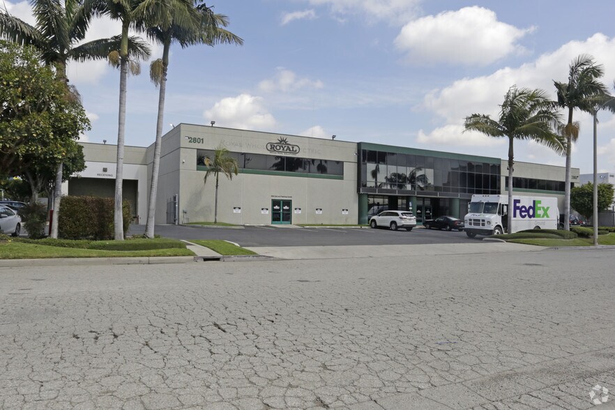 2801-2803 E 208th St, Carson, CA à louer - Photo du bâtiment - Image 2 de 3