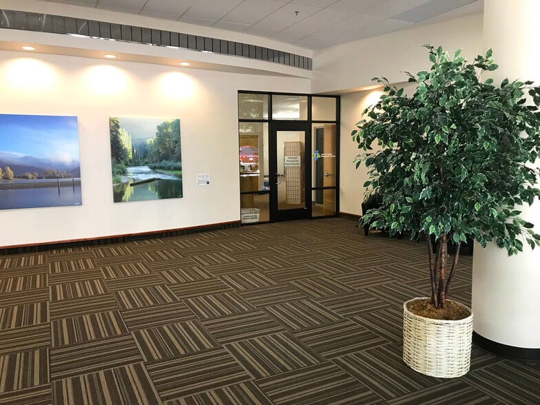 7400 N Mineral Dr, Coeur d'Alene, ID à louer - Photo intérieure - Image 3 de 3