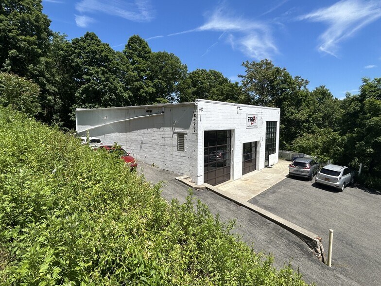 581 N State Rd, Briarcliff Manor Village, NY à vendre - Photo du bâtiment - Image 2 de 11