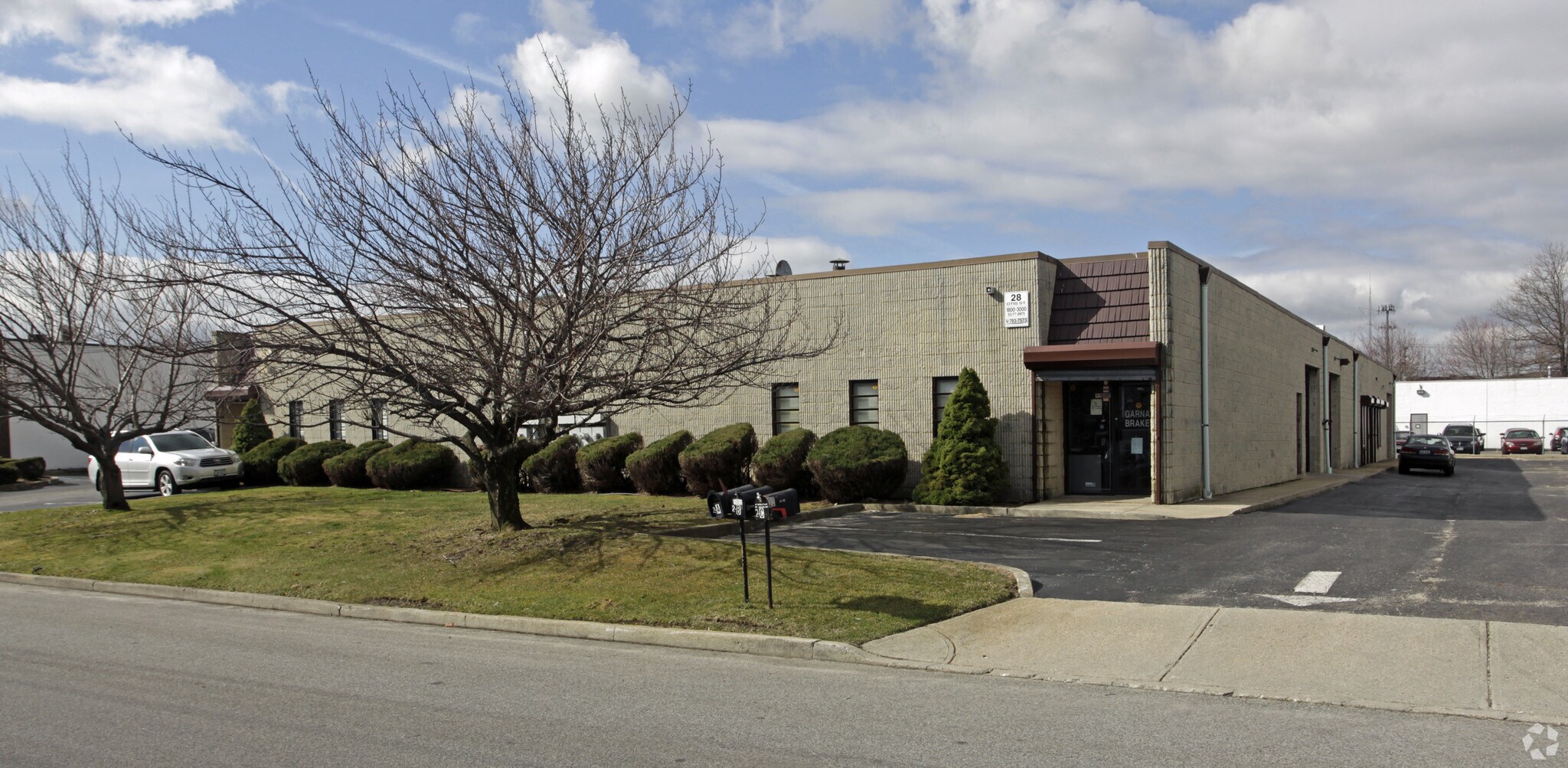 28 Otis St, West Babylon, NY à louer Photo principale- Image 1 de 4