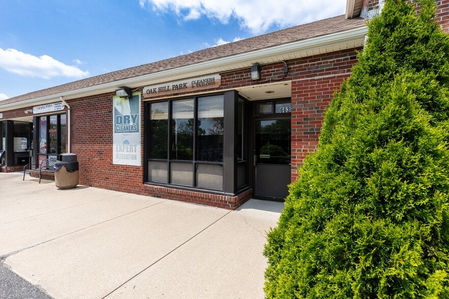 655 Saw Mill Brook Pky, Newton, MA for sale - Building Photo - Image 2 of 8