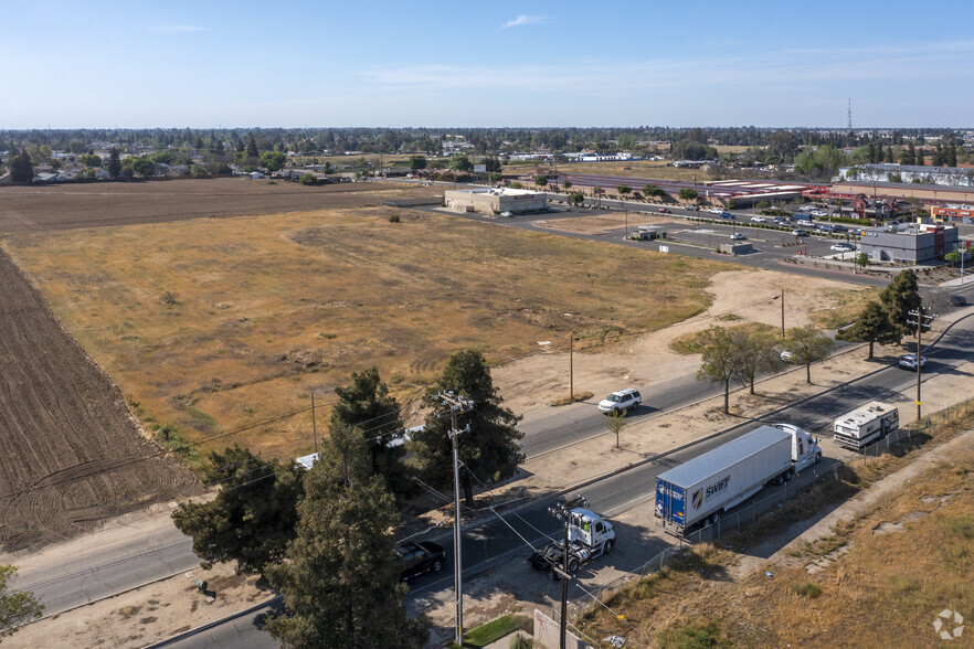 SWC Marks & Clinton Ave, Fresno, CA for lease - Building Photo - Image 3 of 3