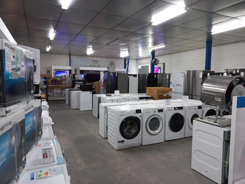 Flex dans Vitrolles à louer - Photo du bâtiment - Image 1 de 8