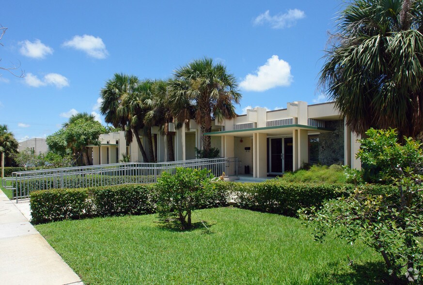 16565 NW 15th Ave, Miami, FL à louer - Photo du bâtiment - Image 2 de 10