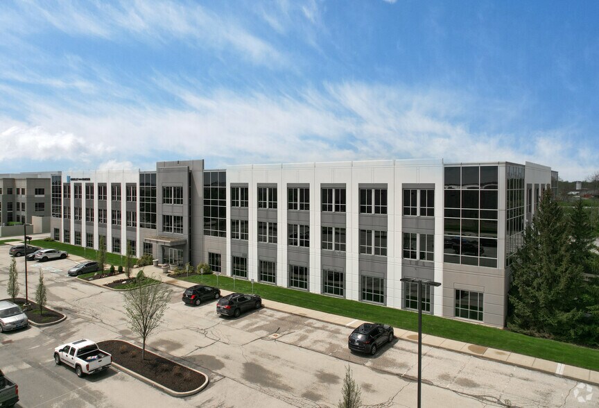 7820 Innovation Blvd, Indianapolis, IN à louer - Photo du bâtiment - Image 3 de 12