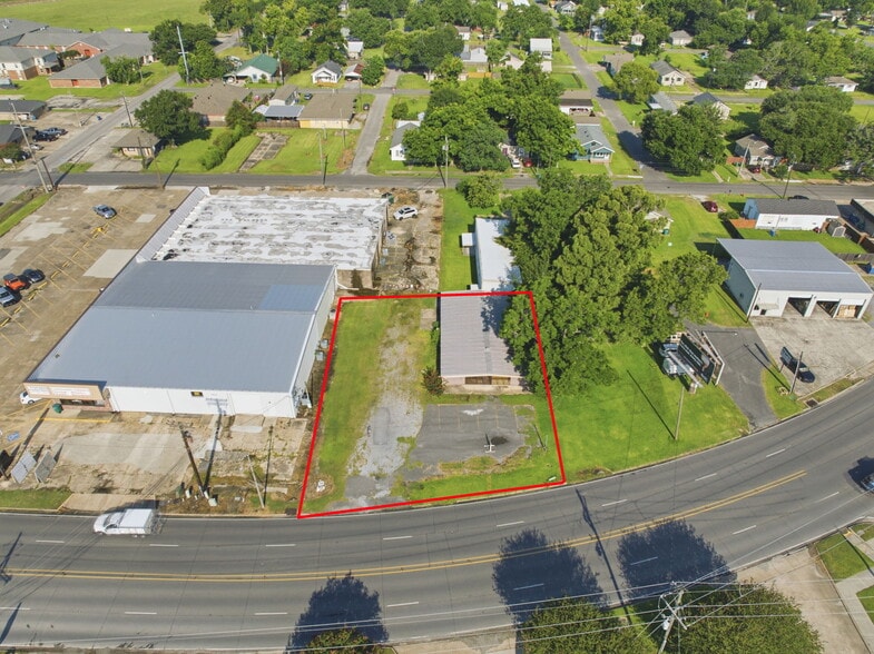 1315 Ruth St, Sulphur, LA à louer - Photo du bâtiment - Image 3 de 10