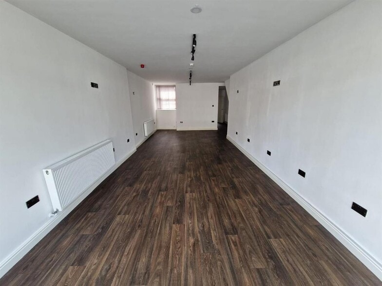 213 Seaview Rd, Wallasey for lease - Building Photo - Image 3 of 6
