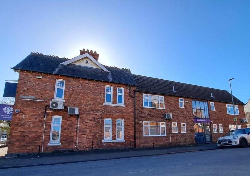 1 Brookfield Rd, Rushden à vendre - Photo du bâtiment - Image 2 de 3