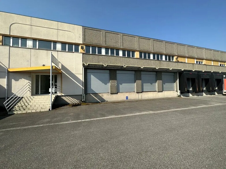 Industrial in Strasbourg for lease - Building Photo - Image 1 of 11