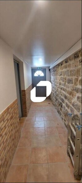 11 Rue De Nantes, Paris for sale - Lobby - Image 3 of 7