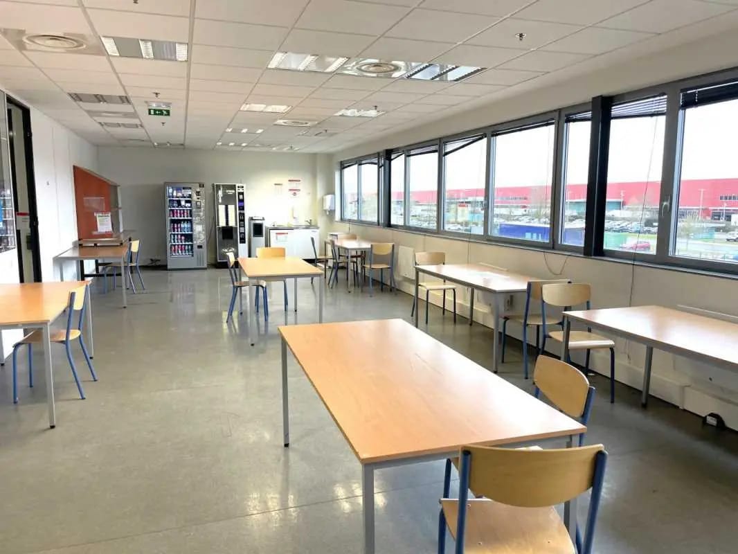 Industrial in Le Coudray-Montceaux for lease Interior Photo- Image 1 of 1