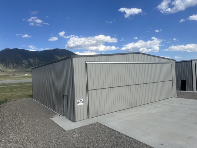 Plus de détails pour 34 Charlie Taxi Wy Way, Ennis, MT - Spécialité à vendre